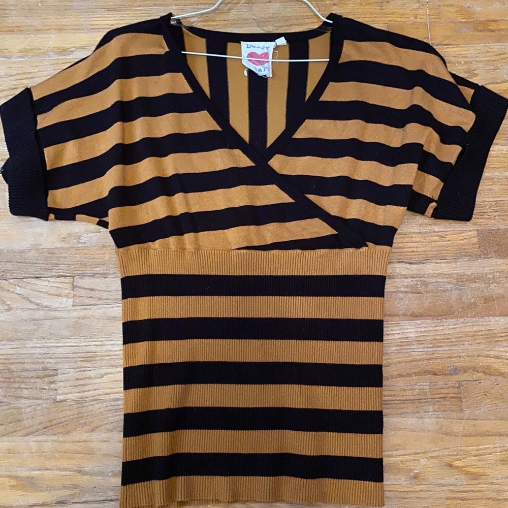 Black and Gold Strip Junior’s Top